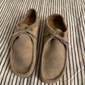 Clark’s Men's Wallabee Low Camo Suede Shoes